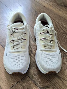 Skechers GO RUN Pure 4 Arch Fit Running Shoes White & Pink US 9